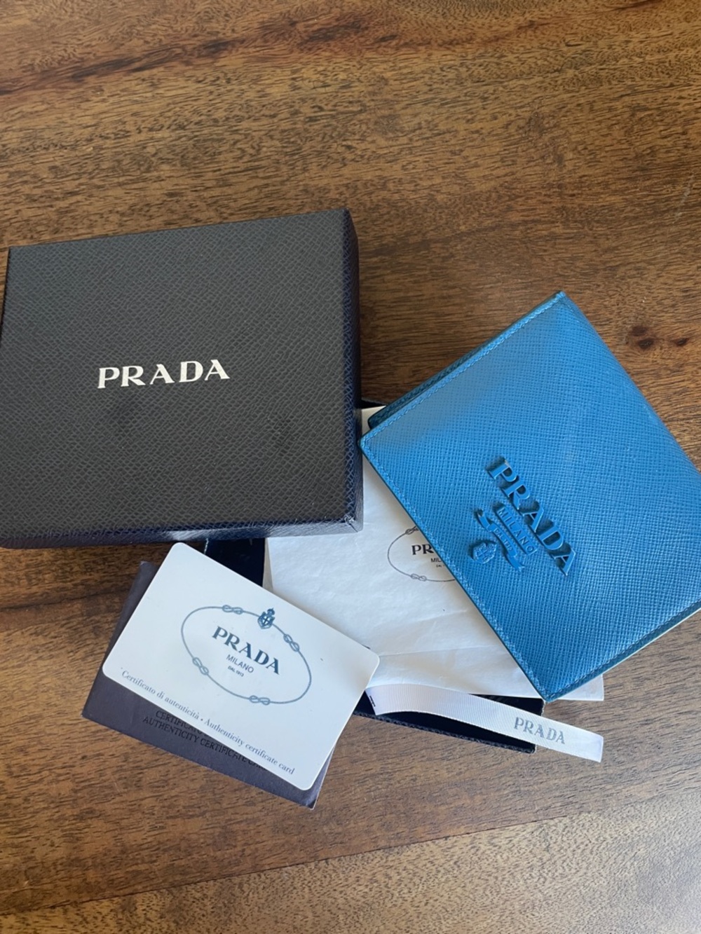 Prada Saffiano Shine Leather wallet  - Blue